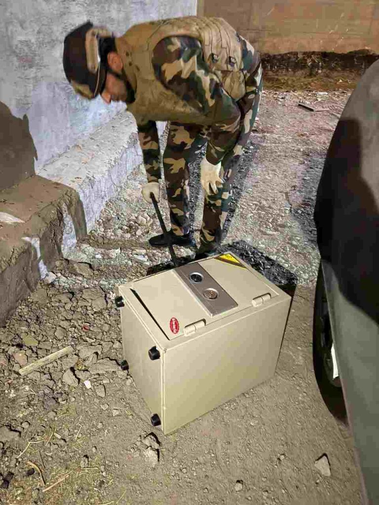 كاظمية-2-768x1024 ضبط ذهب ومبالغ مالية مسروقة داخل "قاصة" مهملة في الكاظمية