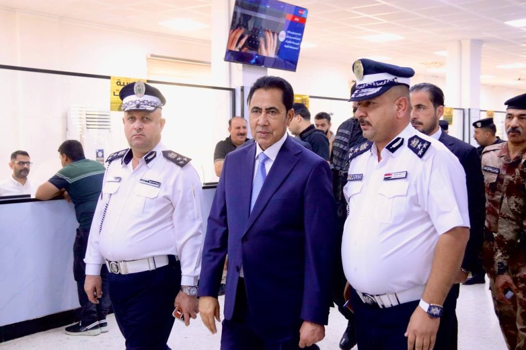 1-3-1024x682 محافظ نينوى يتابع عمل مديرية المرور في أيمن الموصل ويوجه بتوسيع خدمات الفحص