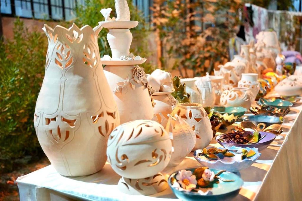 3-بازار-1024x682 وزارة التربية تفتتح البازار السنوي للأعمال اليدوية في الموصل منصة للإبداع وروح الابتكار