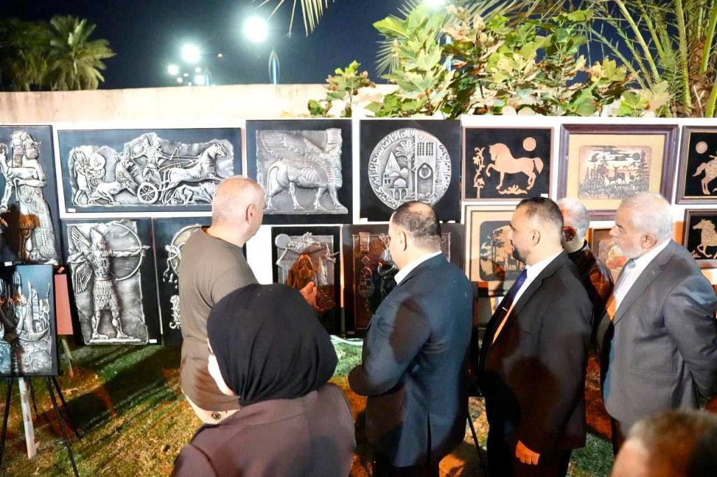 بازار4-1024x682 وزارة التربية تفتتح البازار السنوي للأعمال اليدوية في الموصل منصة للإبداع وروح الابتكار