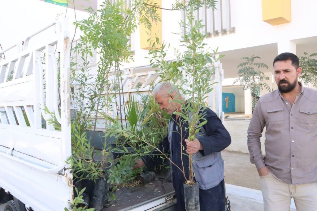 3-1024x682 تربية نينوى تطلق حملة لتشجير المدارس ضمن مبادرة رئيس الوزراء