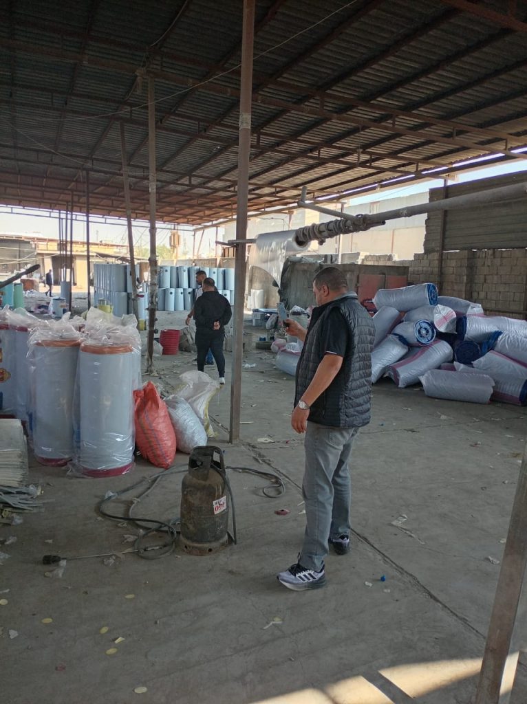 33-766x1024 بغداد تُغلق معامل غير مرخّصة وتضبط منتجات مقلّدة لحماية المستهلك