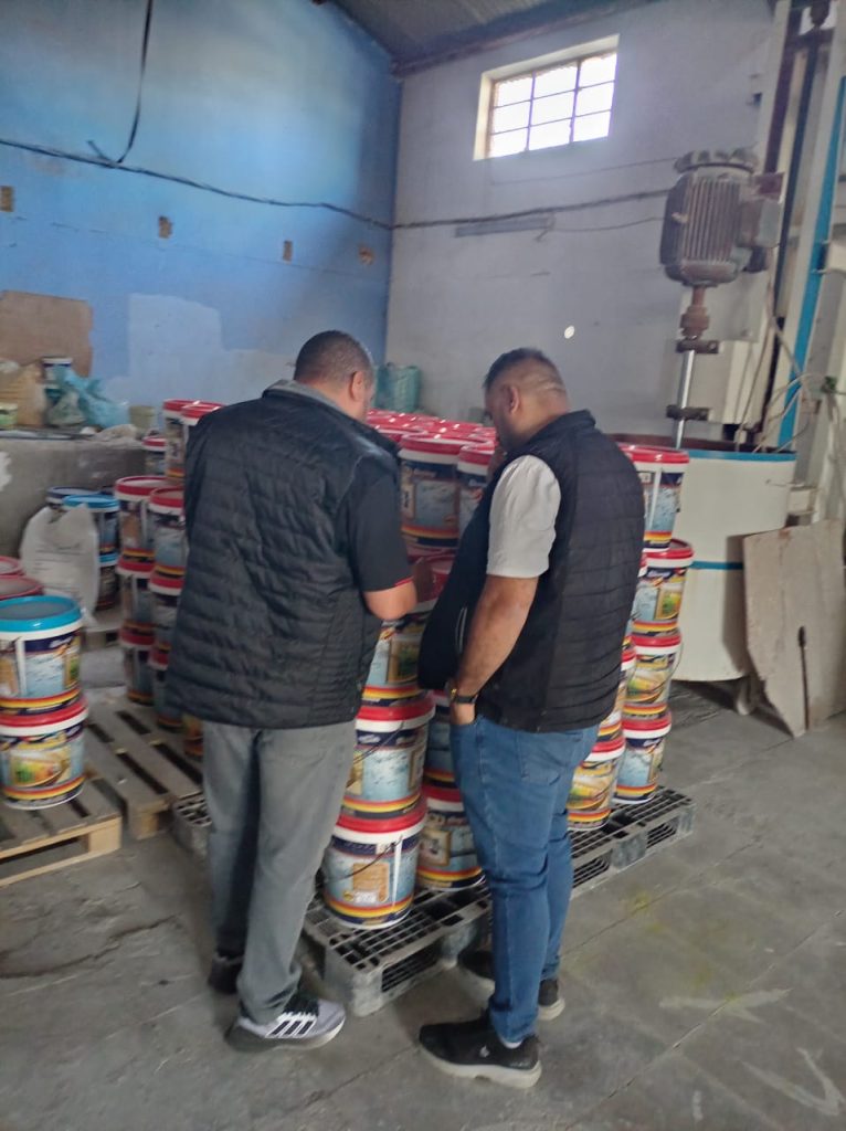 44-766x1024 بغداد تُغلق معامل غير مرخّصة وتضبط منتجات مقلّدة لحماية المستهلك