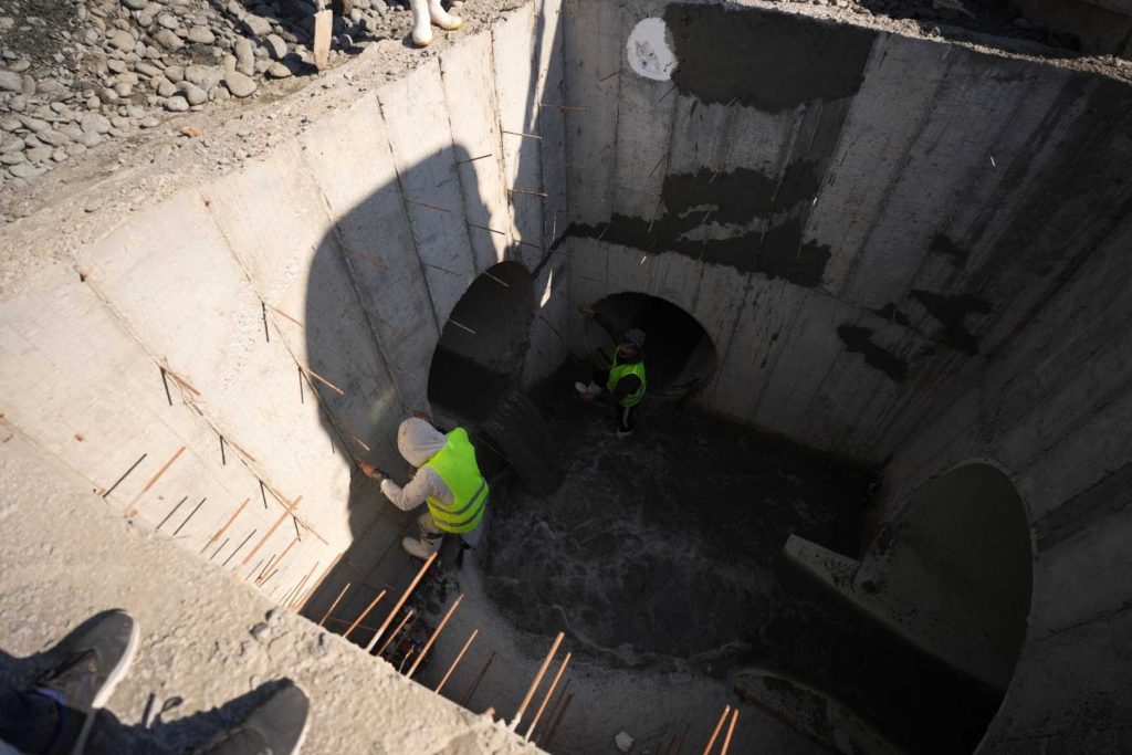 الدخيل-معدل-3-1024x683 الدخيل: سنحوّل حي الانتصار إلى منطقة خدمية نموذجية بعد استكمال التبليط ومشاريع المجاري