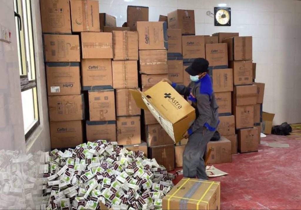 11-1024x713 صحة البصرة تتلف 10 أطنان من الأدوية المغشوشة والمنتهية الصلاحية