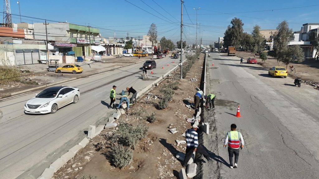 2-5-1024x575 بمسارين وتصميم حديث.. المباشرة بتطوير أحد أهم الشوارع الحيوية في جانب الموصل الأيسر