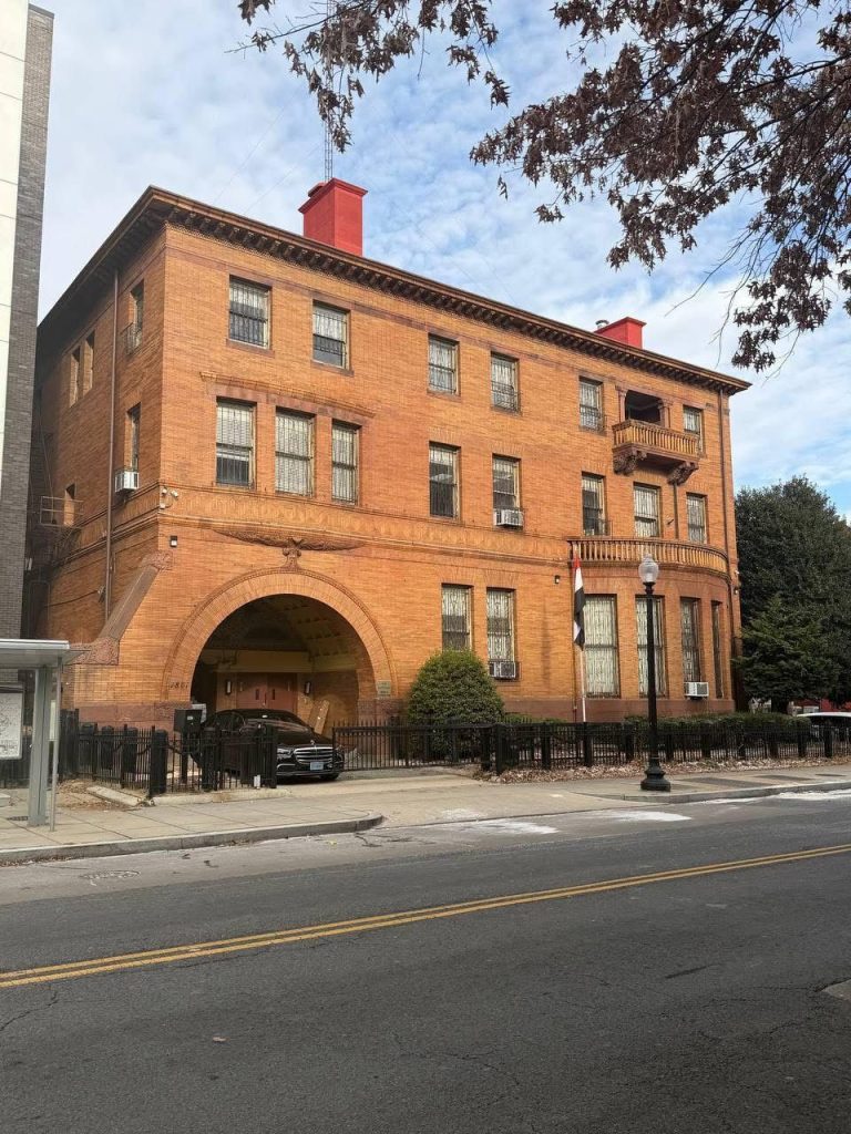 3-1-768x1024 نينوى تُوقّع شراكة دولية لإنشاء مركز بحوث أكاديمية مع جامعتي شيكاغو وتاري