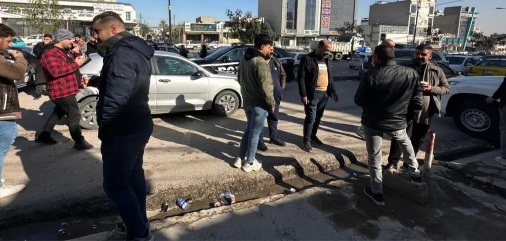 1-4-1024x488 أزمة سيولة خانقة تضرب مصارف الموصل وتدفع أصحاب منافذ للمبيت أمامها