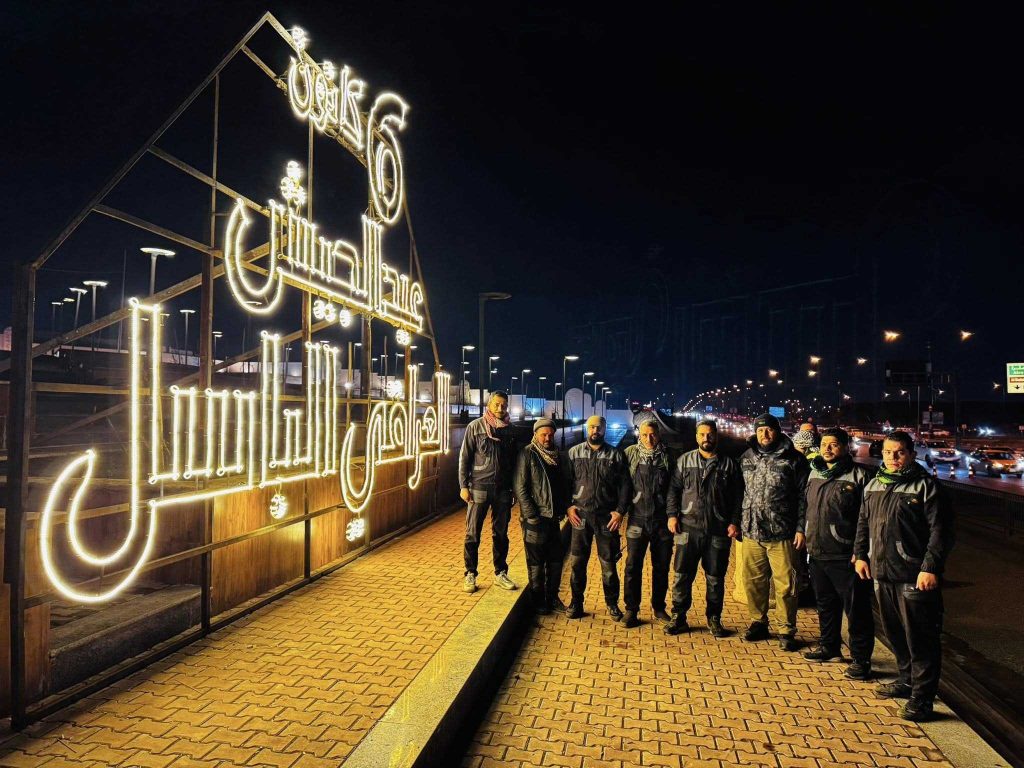 الجيش-2-1024x768 الموصل تتزيّن بذكرى تأسيس الجيش العراقي.. شاخص ضوئي يضيء منصة الاحتفالات