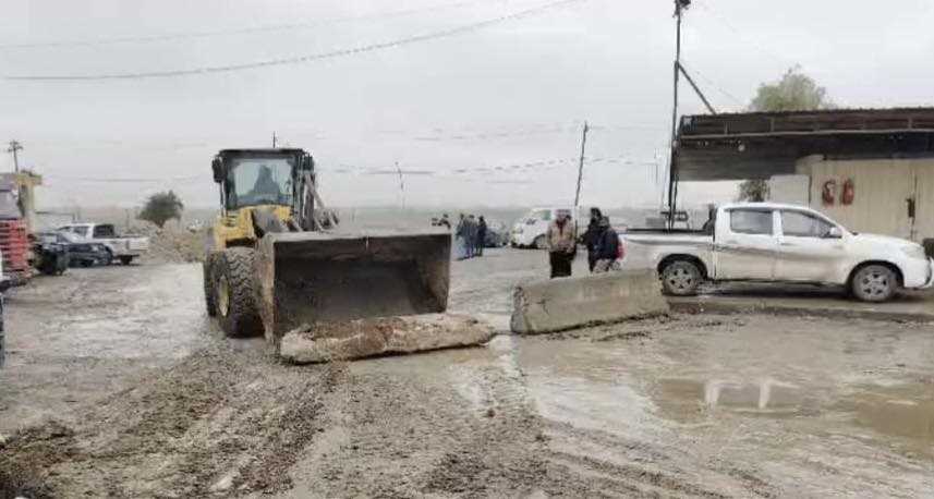 بلدية-مضغوط-3-1 بلدية الموصل تغلق ساحات نقل الركاب غير النظامية في دورة بغداد لتعزيز النظام المروري
