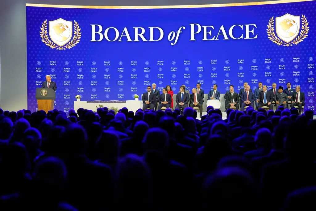 ترامب-السلام-3-1.jpgمضغوطة-1 ترامب يوقّع ميثاق «مجلس السلام» من دافوس ويؤكد التنسيق مع الأمم المتحدة