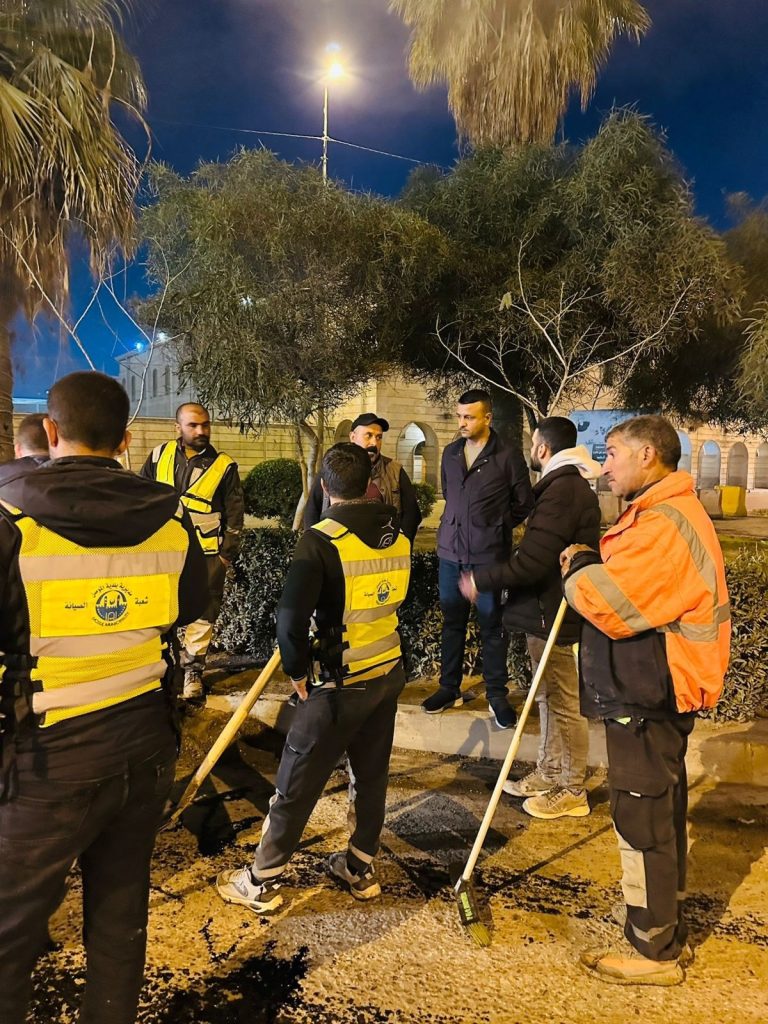 111-768x1024 بلدية الموصل تواصل حملة تأهيل الشوارع الحيوية في جانبي المدينة لتحسين الواقع الخدمي