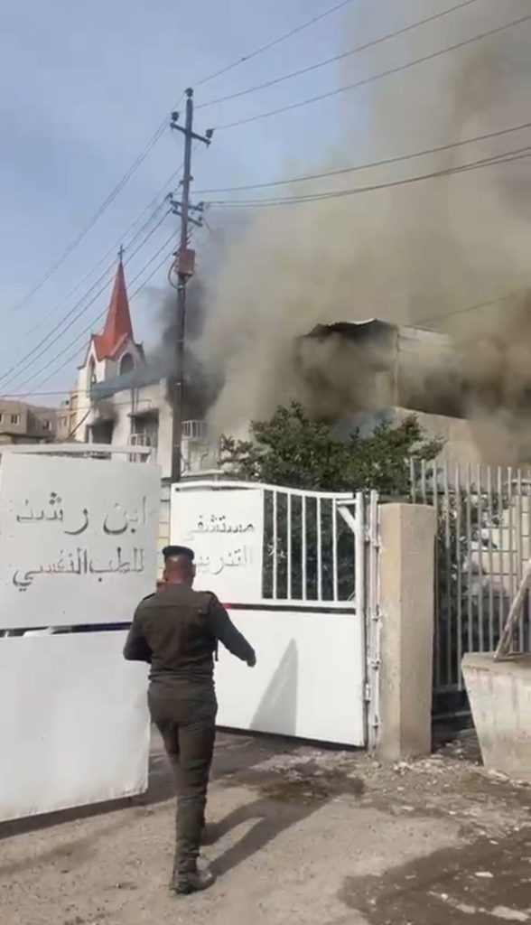 image-27-588x1024 اندلاع حريق في مستشفى ابن رُشد ( الشماعية سابقًا )  دون خسائر بشرية