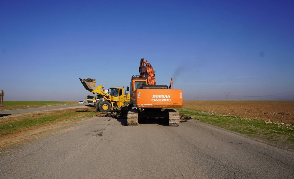 image-42-1024x626 تأهيل طريق مفرق حگنة - ربيعة تمهيدًا لإفتتاح المنفذ الحدودي