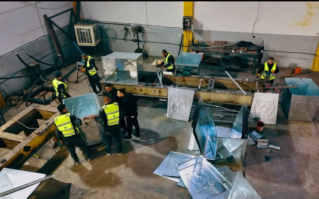 image-9-1024x638 بجهود ذاتية ووفرة مالية تتجاوز النصف.. بلدية الموصل تُطلق خطًا محليًا لإنتاج حاويات النفايات