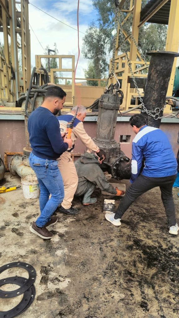 1-5-576x1024 حملة تنظيف وصيانة واسعة لمحطة ضخ الشرطة استعدادًا لإستقبال مياه الأمطار