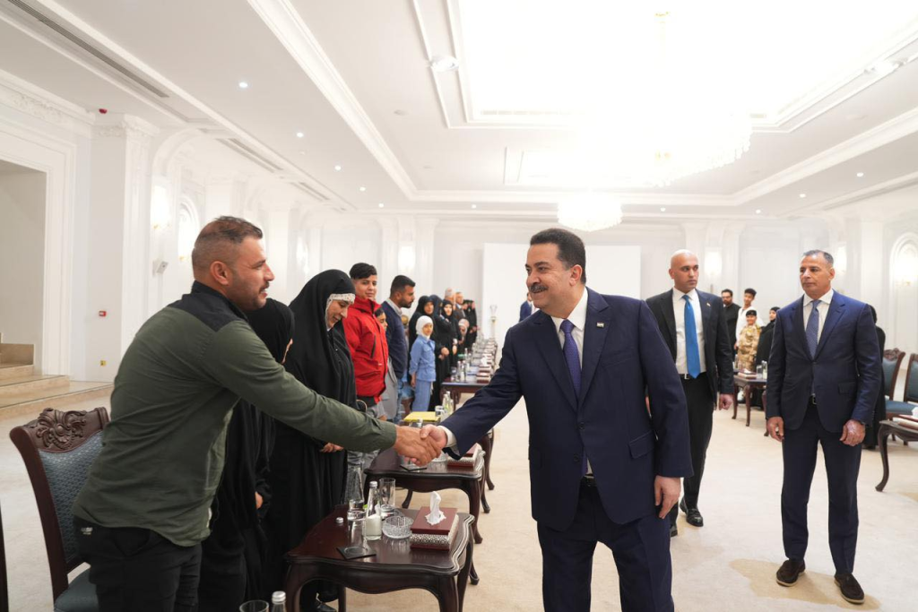 image-56-1024x683 السوداني يوجه بحسم حقوق عوائل الشهداء ويؤكد ضرورة التكاتف لحماية العراق من تداعيات صراعات المنطقة
