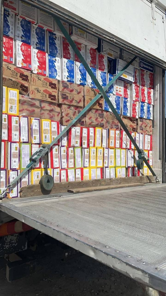 image-6-576x1024 من الأدوية إلى السكائر.. حملة تفتيش واسعة تطيح بعشرات الشاحنات المخالفة للكمارك