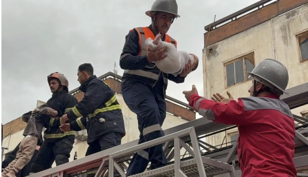 image-72-1024x590 إخلاء نساء وأطفال من تحت أنقاض مبنى انهار جزئيًا وسط كربلاء