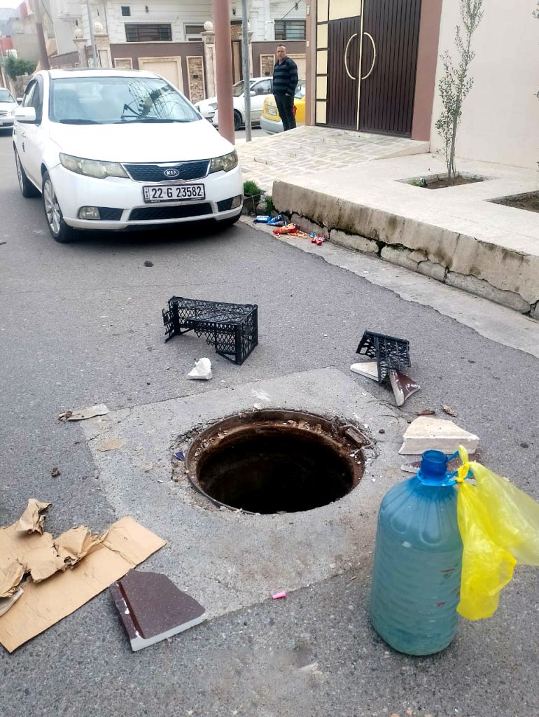 3-2-770x1024  بجهود خدمية.. استبدال أغطية المانهولات المفقودة بالموصل