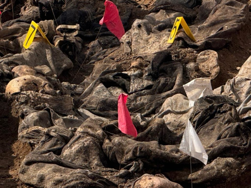 4b9e6620-27fb-44f5-b1f3-3743e7cd2ca1-1024x768 نينوى تُباشر بفتح مقبرة جماعية تضم رفات عشرات الضحايا غربي الموصل