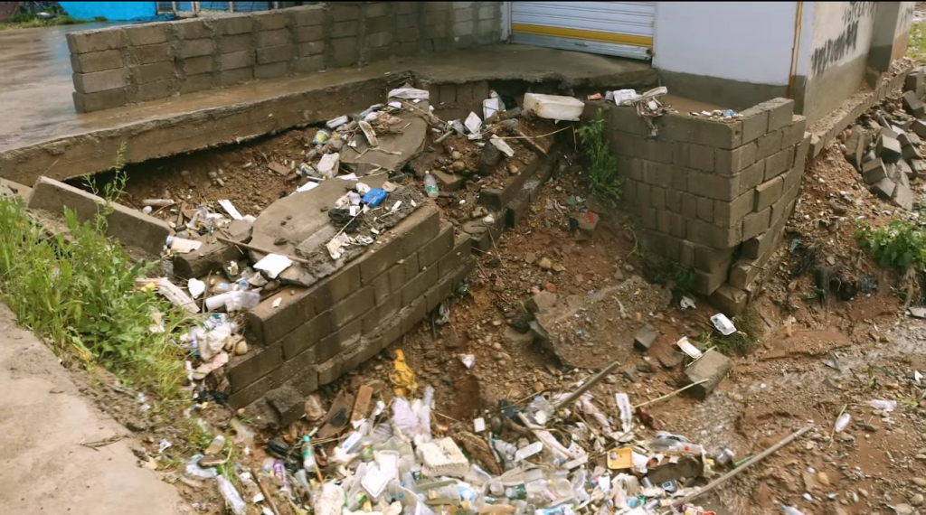 image-47-1024x570 إزالة معوقات الجريان وتنظيف قنطرة القوسيات الثانية لضمان سرعة تصريف المياه