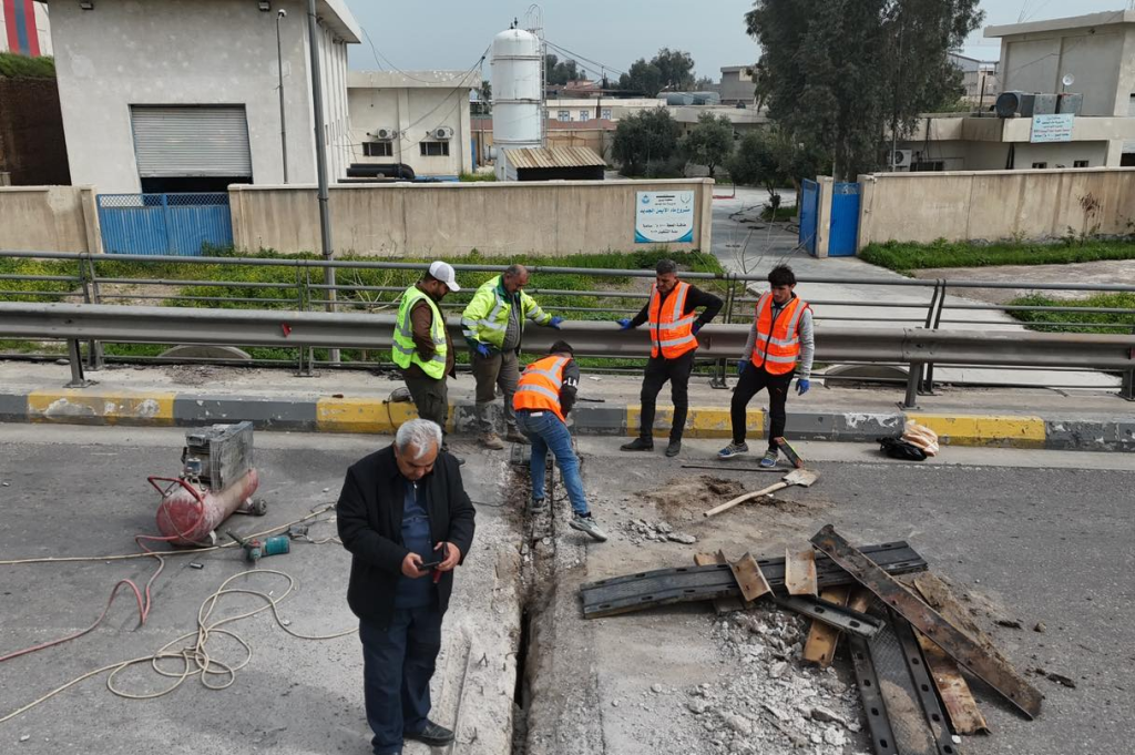 image-5-1024x681  لضمان انسيابية السير.. الموصل تبدأ معالجة التخسفات في مفاصل مُجسّر اليرموك