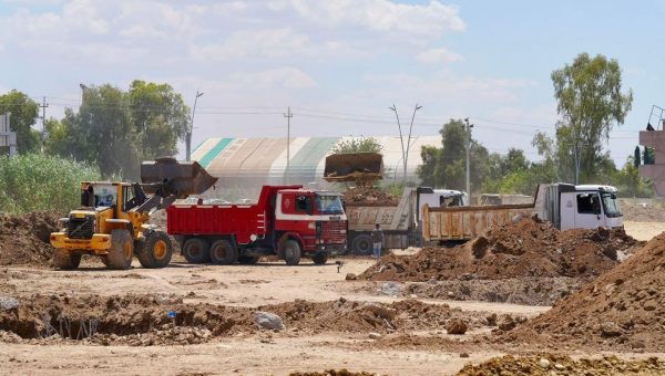 محافظ نينوى يُوجّه بتقليص مدة تنفيذ مجسر الصابرين بالموصل إلى 350 يومًا لتسريع إنجازه