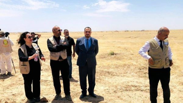 استخراج رفات 35 ضحية من مقبرة جماعية جديدة بالأنبار