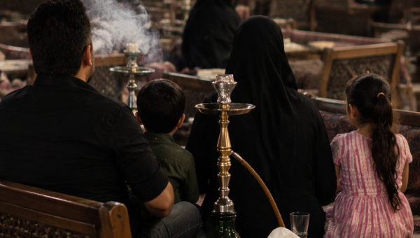 الأركيلة في الأماكن العائلية.. استياء بين أهالي الموصل من هذه الظاهرة