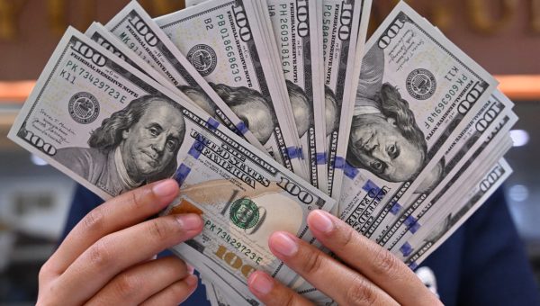 أسعار الدولار تواصل الارتفاع في بغداد وأربيل مع الإغلاق