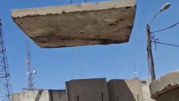 معالجة كسر أنبوب المياه في الفيصلية رغم صعوبة الموقع