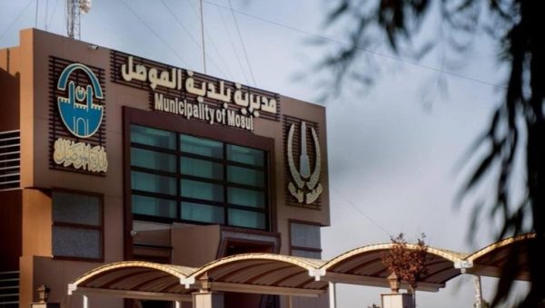 بلدية الموصل تنفي التقصير وتؤكد استمرار حملات رفع النفايات لأكثر من 16 ساعة يوميا