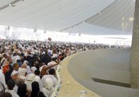 ملايين الحجاج يرمون جمرة العقبة في أول أيام العيد وسط إجراءات تنظيمية وصحية مشددة