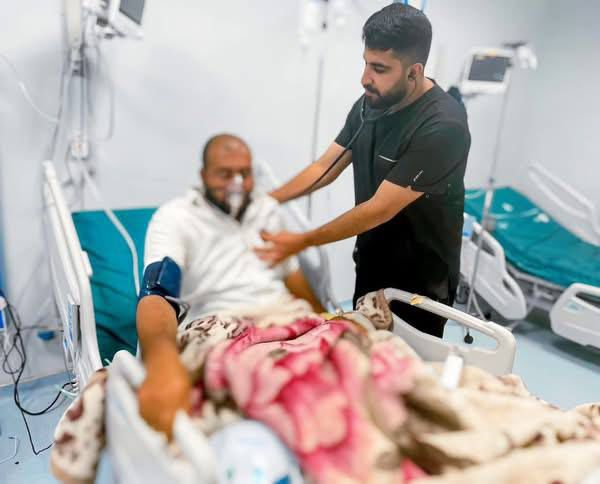 image-49 استنفار صحي شامل في العراق لإستقبال مئات حالات الإختناق جراء موجة الغبار