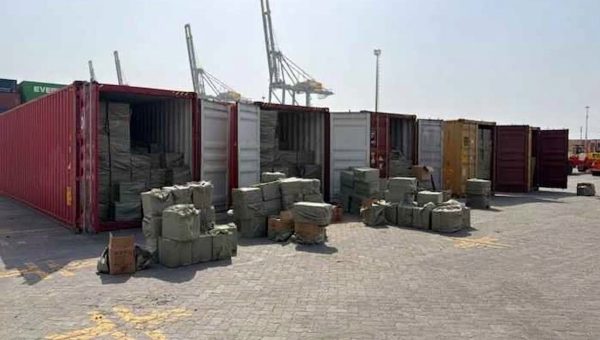 إحباط تهريب 5 حاويات عملاقة من الألعاب النارية المحظورة في ميناء أم قصر