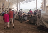 بلدية الموصل تزيل البسطات في سوق السراي