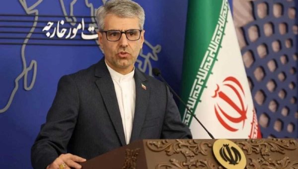 طهران تتحدث عن “إجراءات قانونية” في هرمز وتتهم واشنطن بزعزعة الاستقرار