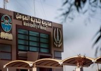 بلدية الموصل تتوعد بملاحقة صاحب مركبة وثّقه مواطن يرمي النفايات في الجزرة الوسطية بالأربچية