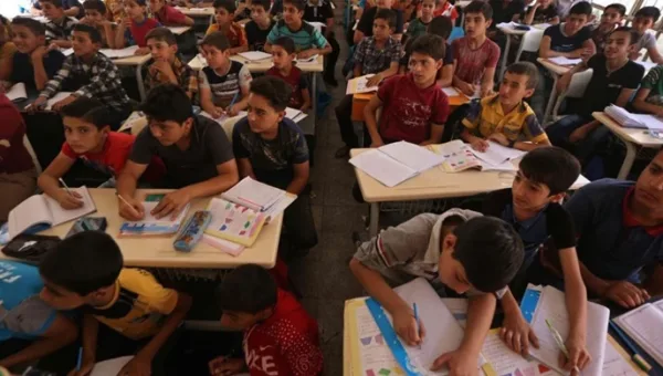 وزير التربية يتعهّد بإصلاحات تعليمية قريبة ودمج التكنولوجيا في المناهج العراقية
