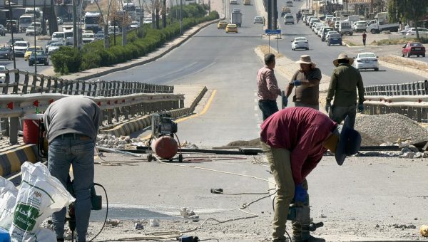 صيانة مجسر اليرموك.. تأهيل مفاصل التمدد المتضررة لتأمين انسيابية السير