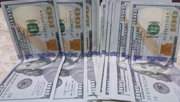 هبوط الدولار في العراق.. الأسعار تفاجئ الأسواق المحلية اليوم