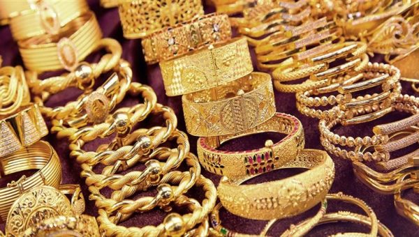 أسعار الذهب تُسجل أدنى مستوياتها منذ نهاية مارس