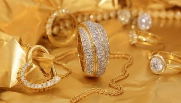 انخفاض أسعار الذهب عالميًا بضغط من قوة الدولار وعوائد السندات الأمريكية