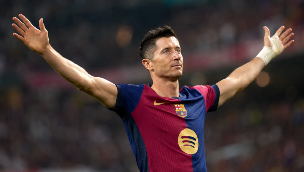 ليفاندوفسكي يُودع برشلونة بهدف في شباك فالنسيا ويدخل قائمة العظماء