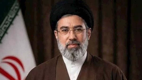 خامنئي يهدد أميركا قائلا  لا مكان آمن لها في المنطقة ووجهنا صفعة قاسية للمعتدية