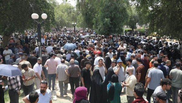 في أول اختبار لحكومة الزيدي.. تظاهرات حاشدة لآلاف الخريجين تشل الحركة وسط بغداد