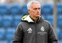 ريال مدريد يقترب من إعادة مورينيو لقيادة الفريق بعد دفع الشرط الجزائي