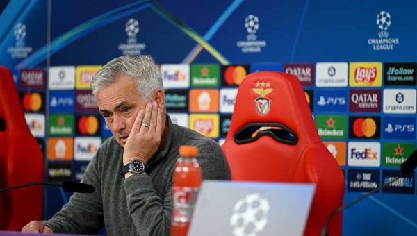 مورينيو يفجّرها: “قد أبقى في بنفيكا.. ولا مفاوضات مع ريال مدريد حتى الآن”