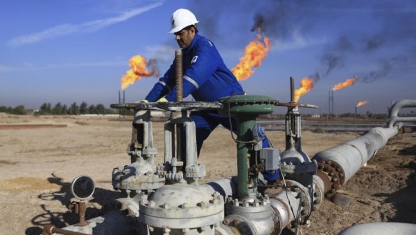 هبوط أسعار النفط العالمية بنحو 2% عقب قرار ترامب تعليق الهجوم على إيران